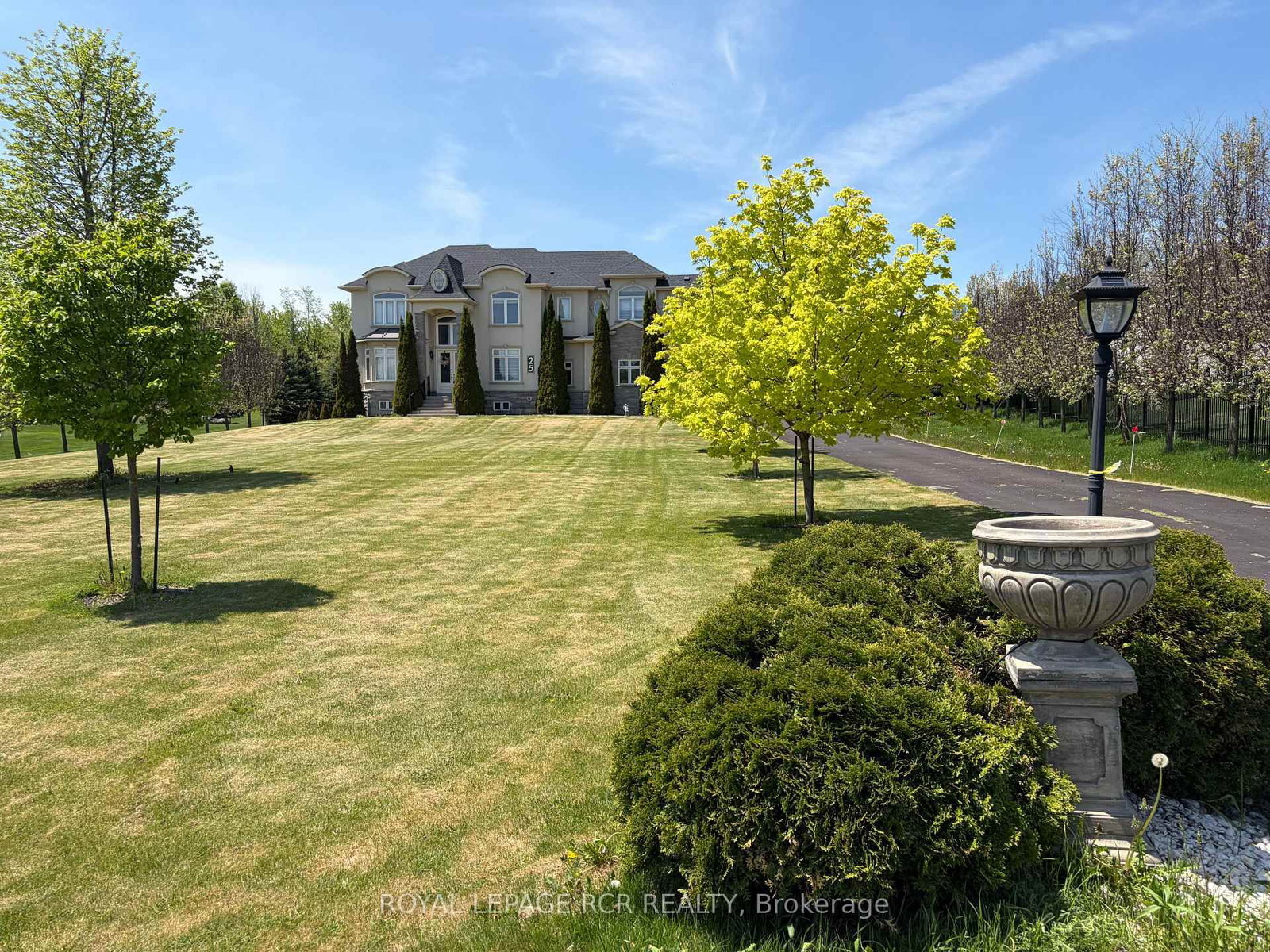 25 Brookhaven Crescent • East Garafraxa, ON photo 3