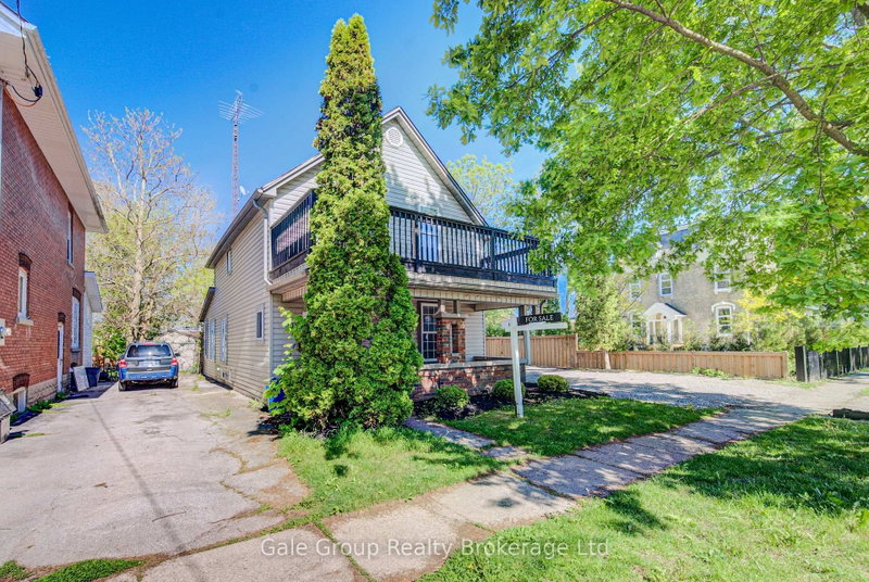 203 Talbot Street S