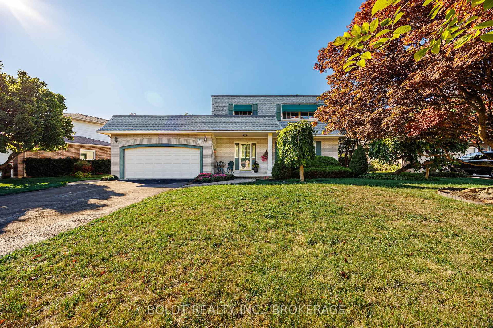 7 Mayholme Court • St. Catharines, ON photo 1