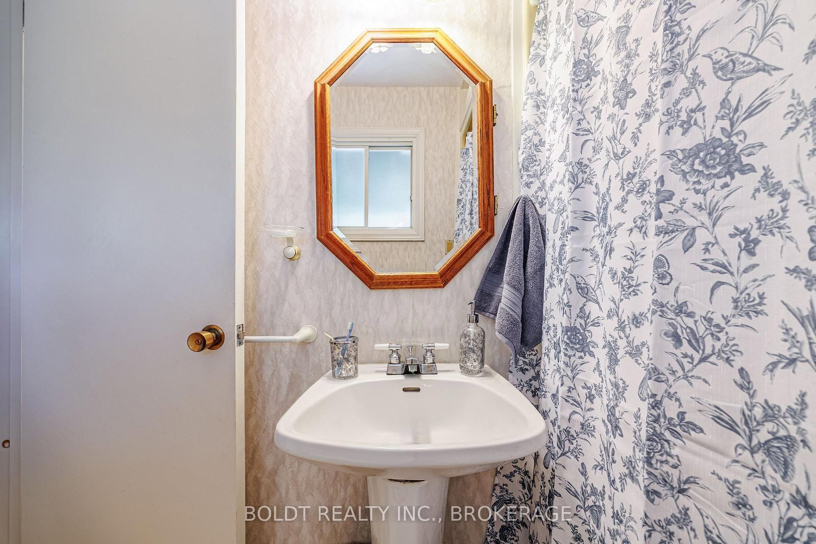 7 Mayholme Court • St. Catharines, ON photo 24
