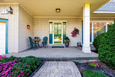 7 Mayholme Court • St. Catharines, ON photo 4