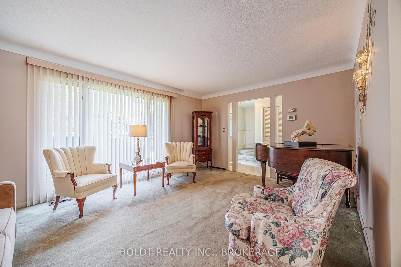 7 Mayholme Court • St. Catharines, ON photo 6