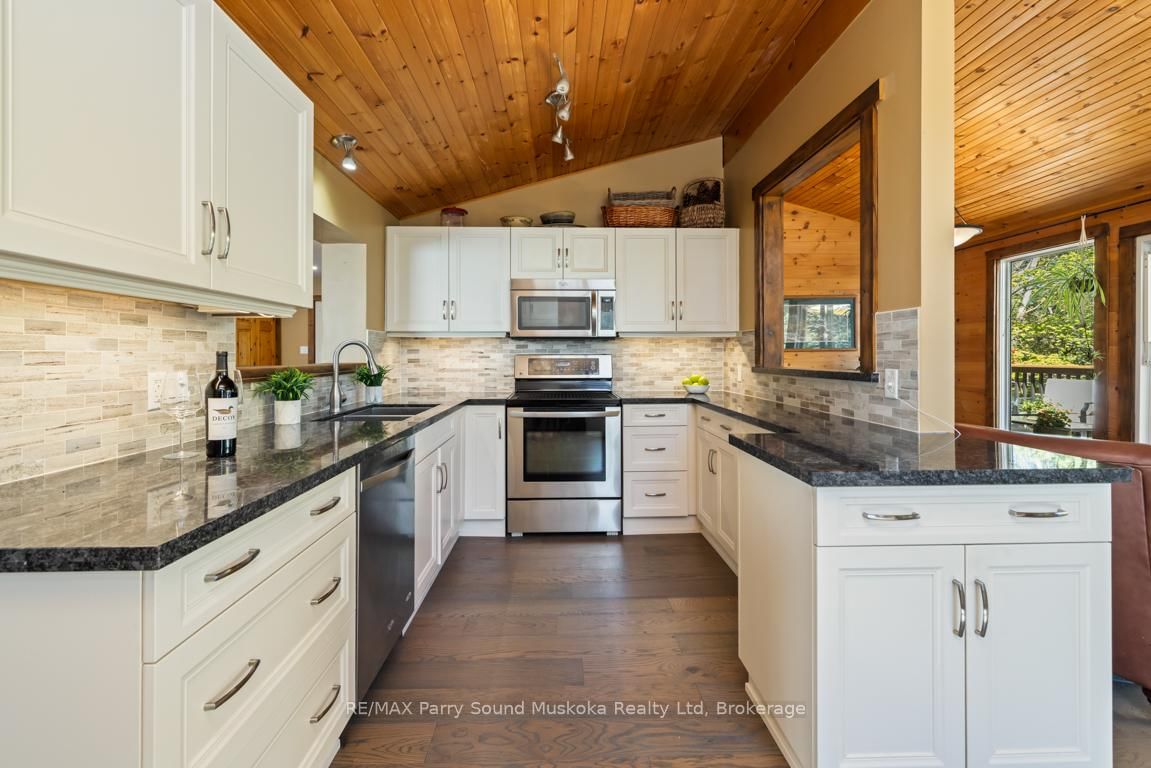 13 PENINSULA SHORES Road E • McDougall, ON photo 14