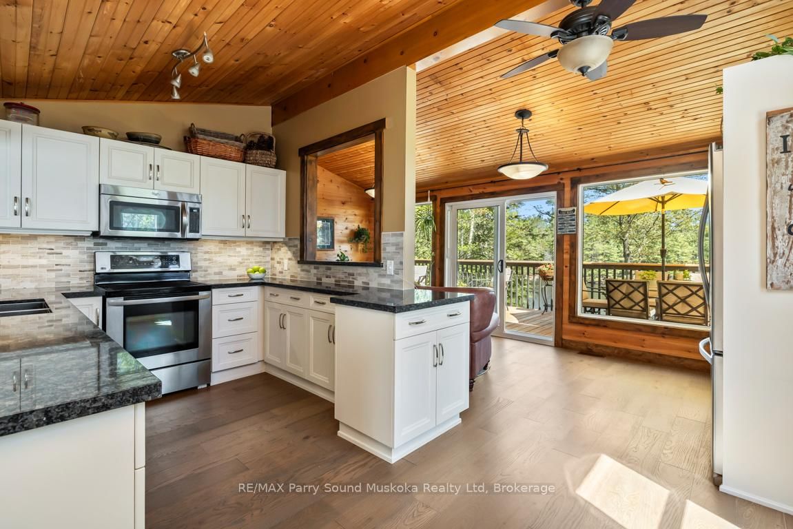 13 PENINSULA SHORES Road E • McDougall, ON photo 15