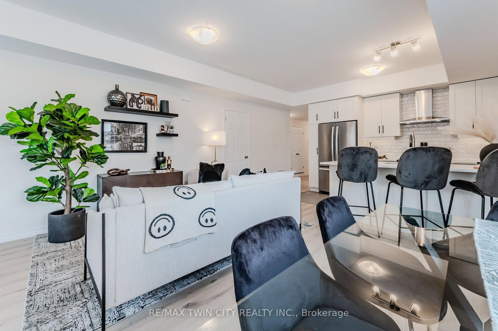 39 Lomond Lane • Kitchener, ON photo 8