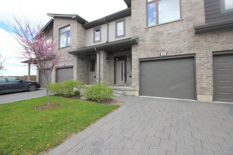 home for lease on 96-2070 Meadowgate Boulevard