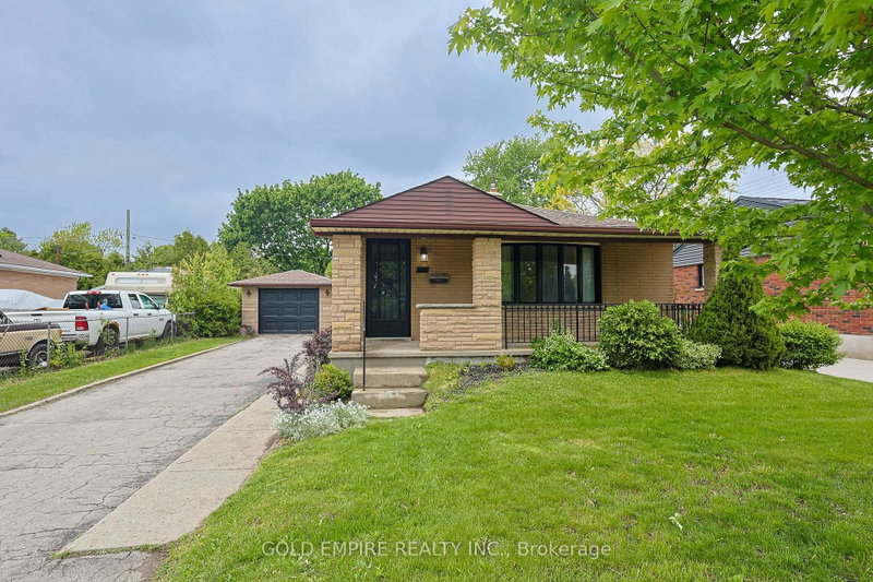 54 Tweedsmuir Avenue, London East