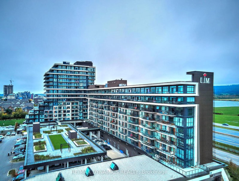 407 - 550 North Service Road