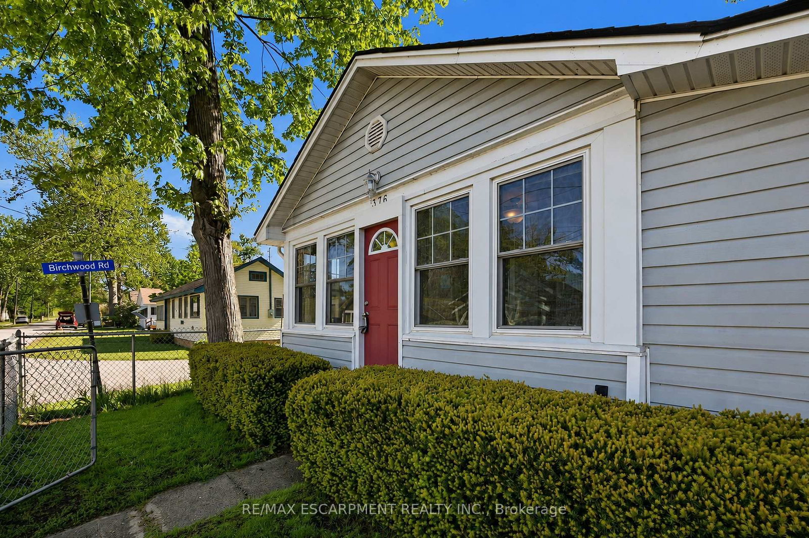 376 OAKWOOD Avenue • Fort Erie, ON photo 3