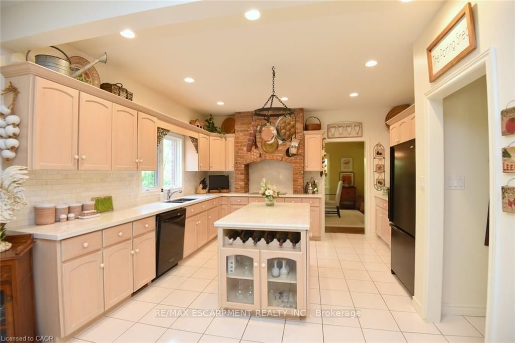 712 Robson Road • Hamilton, ON photo 14
