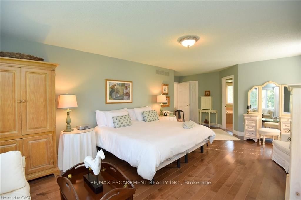 712 Robson Road • Hamilton, ON photo 25