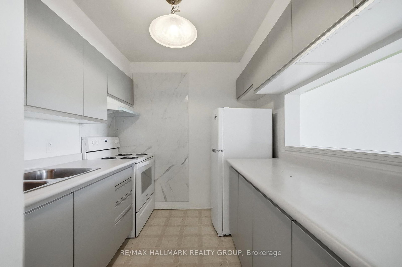 270 Brittany Drive • #412 • Ottawa, ON photo 4