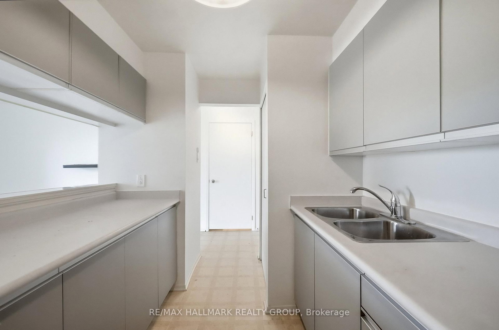 270 Brittany Drive • #412 • Ottawa, ON photo 5