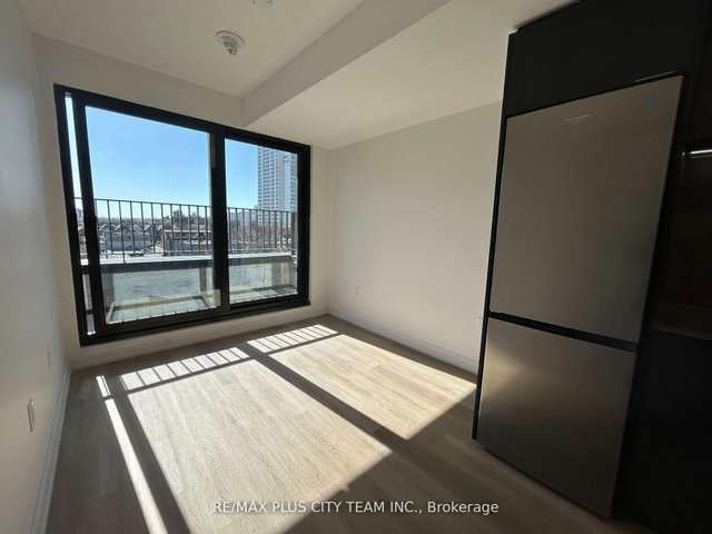527 - 1 Jarvis Street E