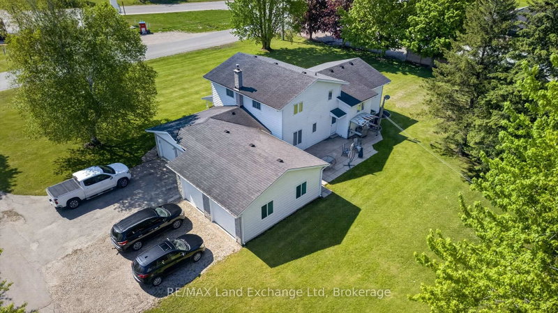 696 Josephine St N photo 5