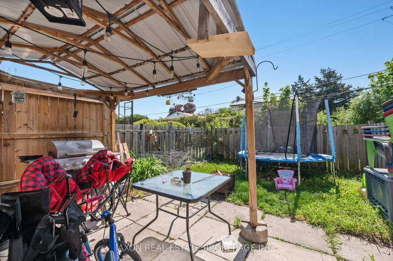 869 Oakview Avenue