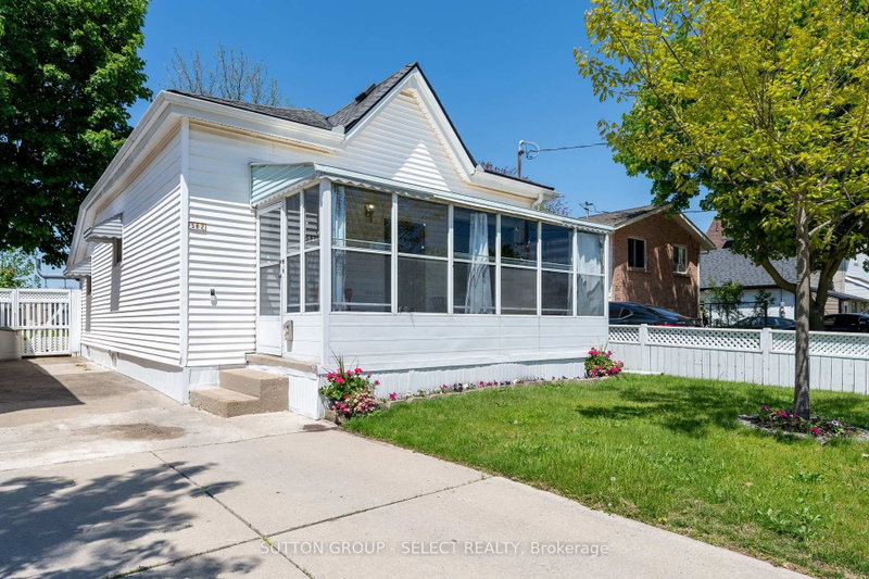 582 Hill Street