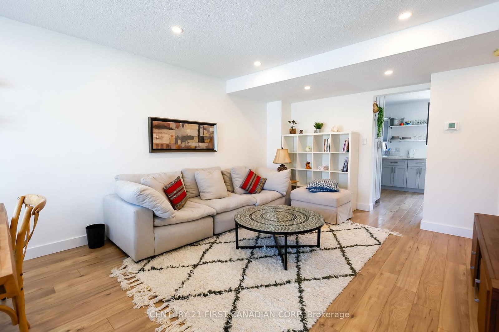 70 - 70 CHAPMAN Court, London North 3