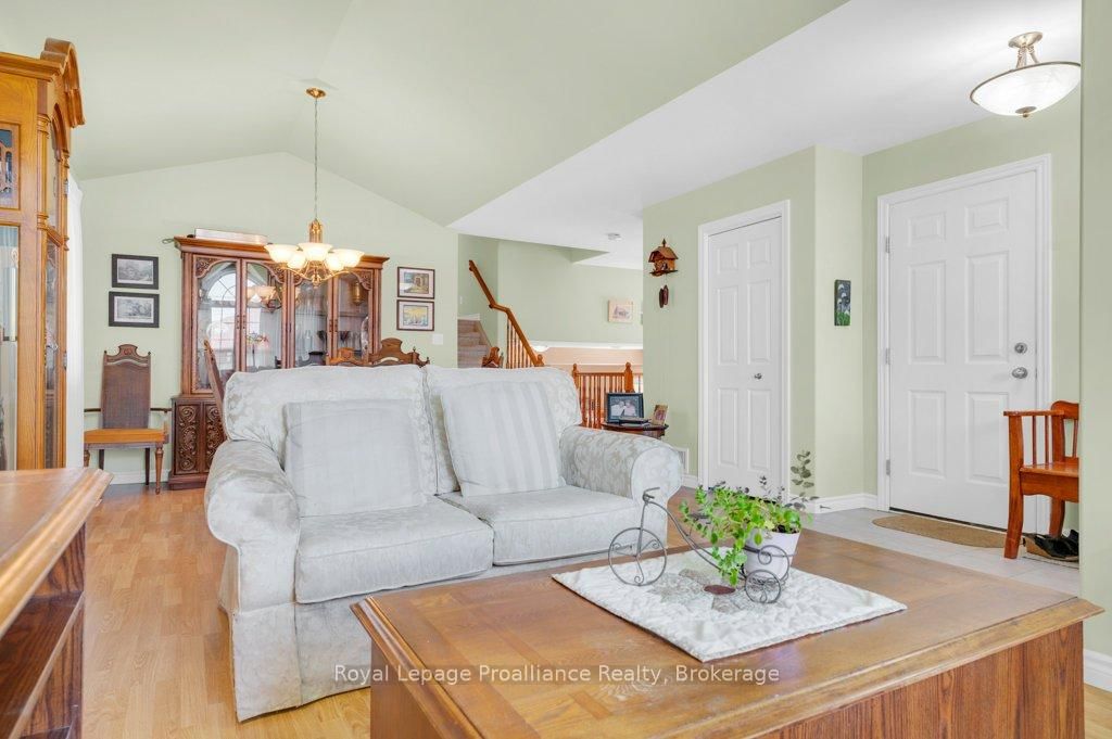 82 Gavey Street • Belleville, ON photo 10
