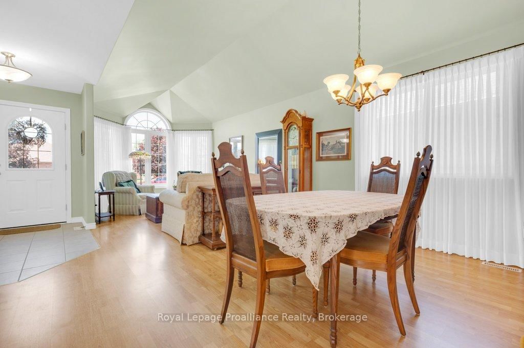 82 Gavey Street • Belleville, ON photo 12
