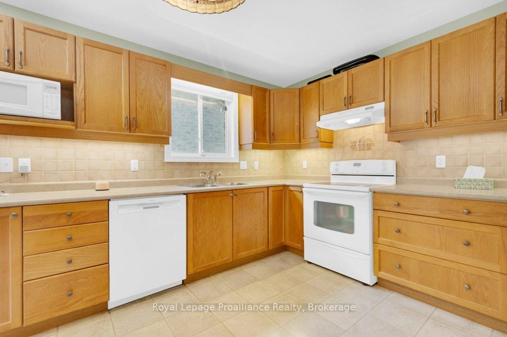 82 Gavey Street • Belleville, ON photo 13