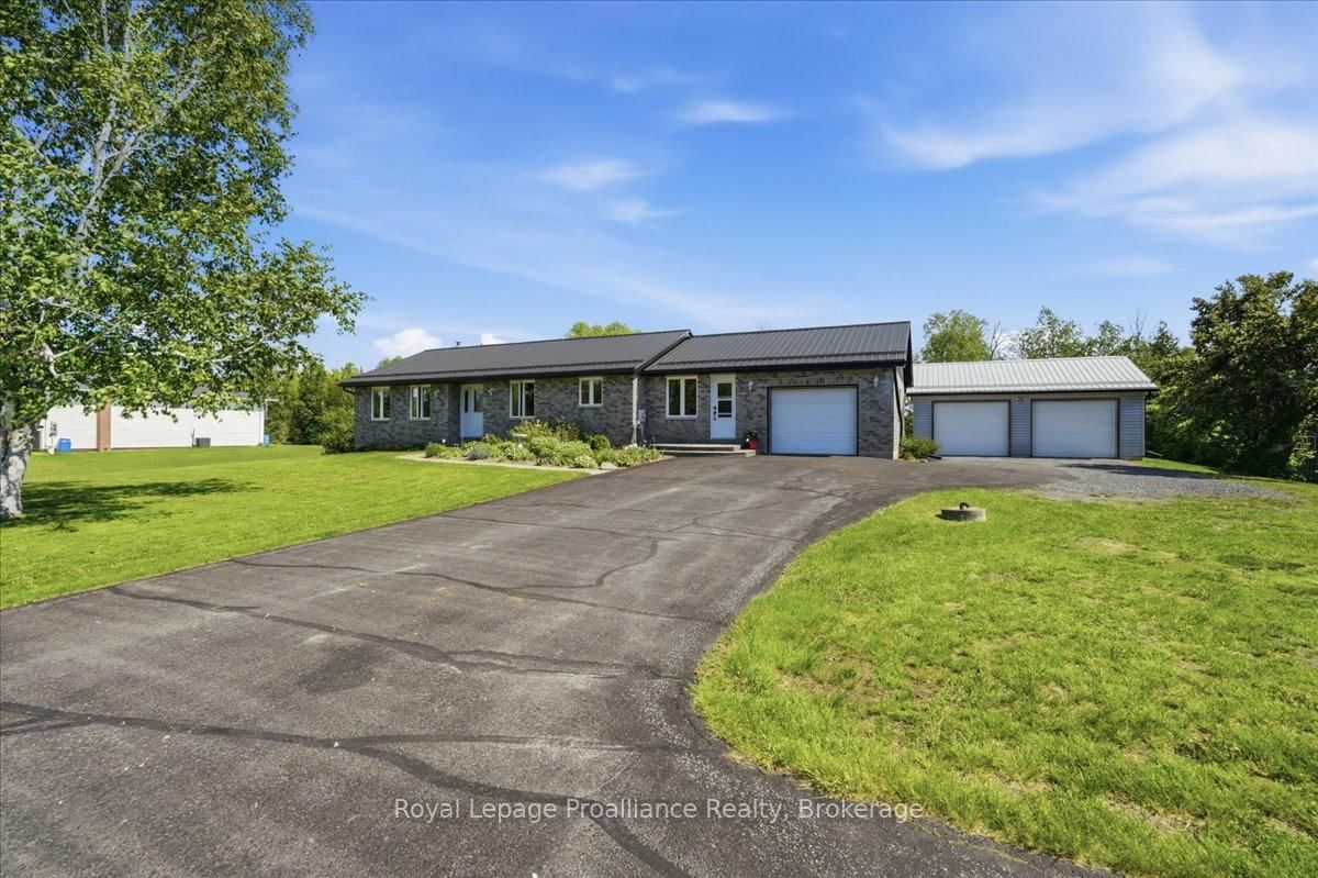 Detached House sold at 330 Thrasher Road, Belleville, Ontario, K0K 2V0 - Thurlow Ward - MLS: X13199032