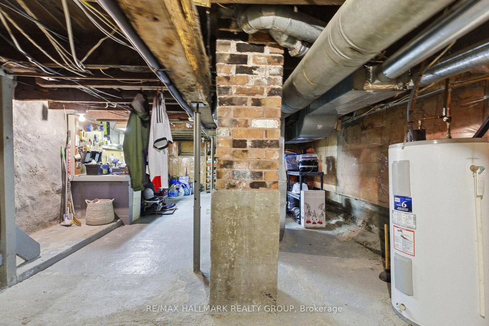 218 CARRUTHERS Avenue - Photo 48