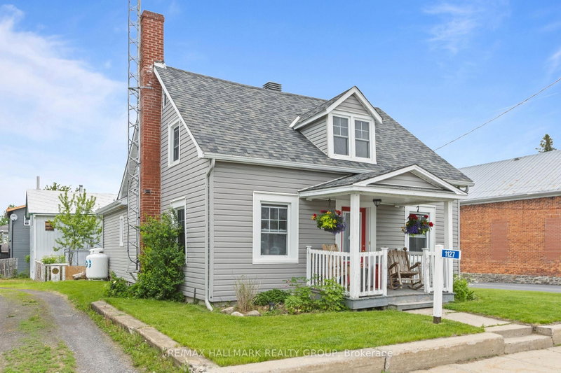 1127 Labrosse Road E