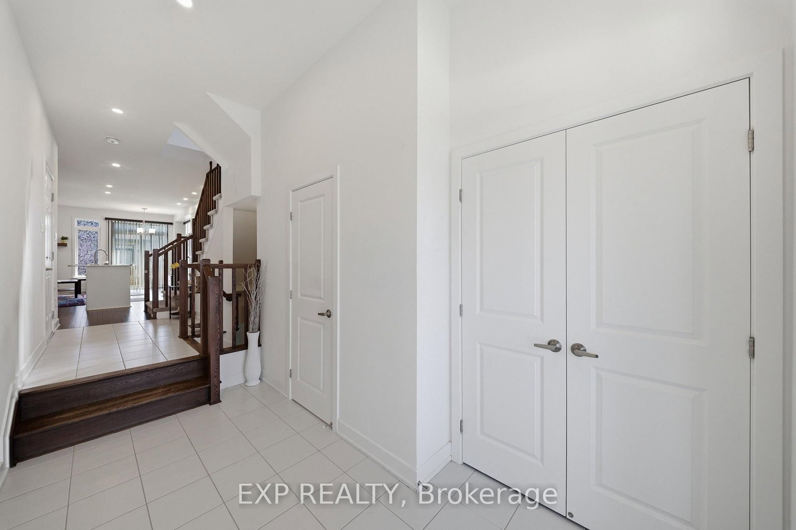 57 Robusta Lane • Ottawa, ON photo 3