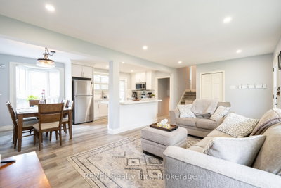 4480 Queensway Gardens — photo 5