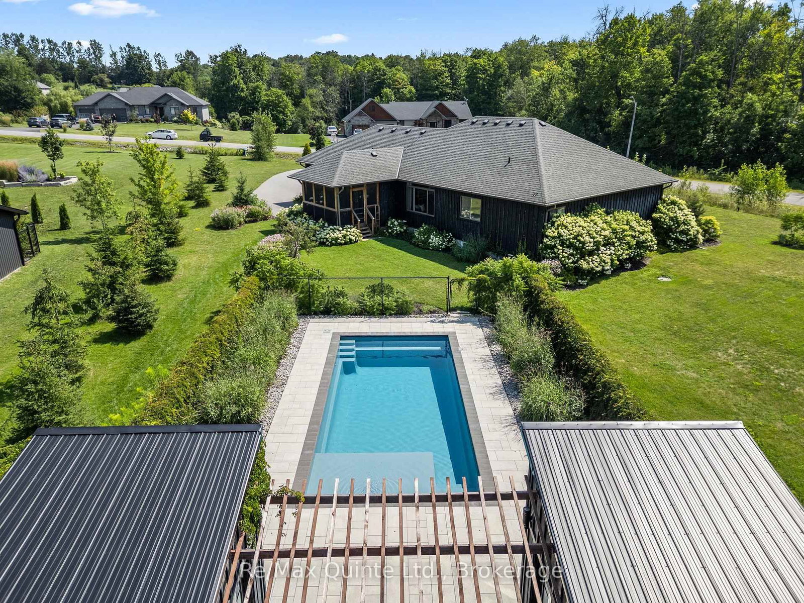 68 Hiddenvalley Drive • Belleville, ON photo 2