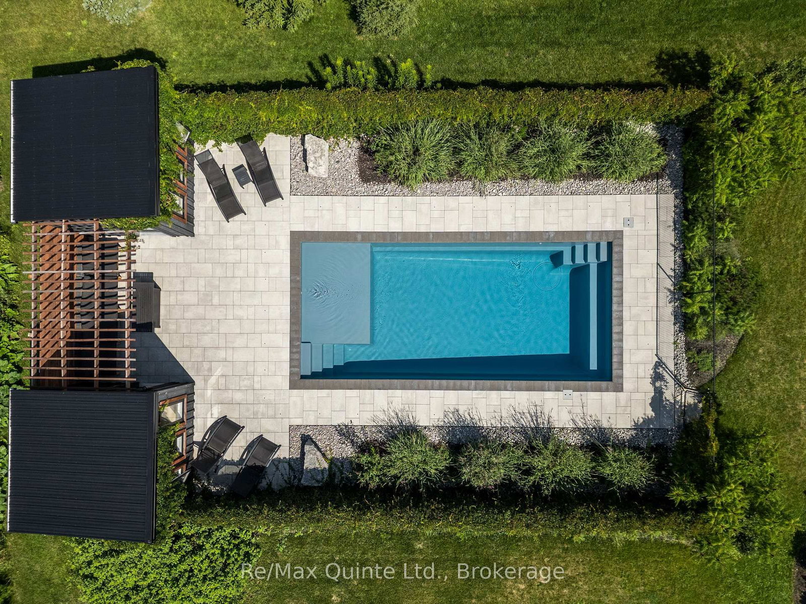 68 Hiddenvalley Drive • Belleville, ON photo 3