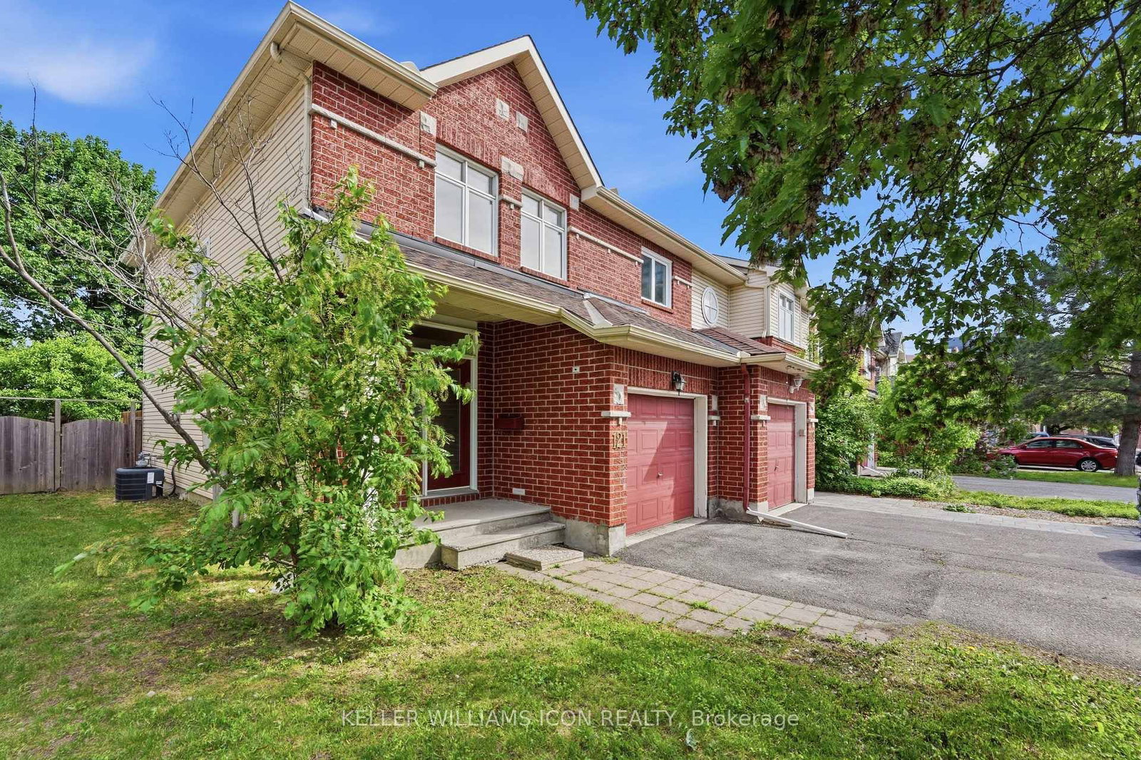 121 Thornbury Crescent - Photo 2