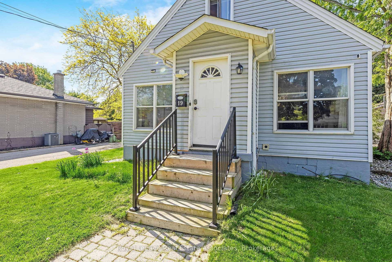Listing Image 3