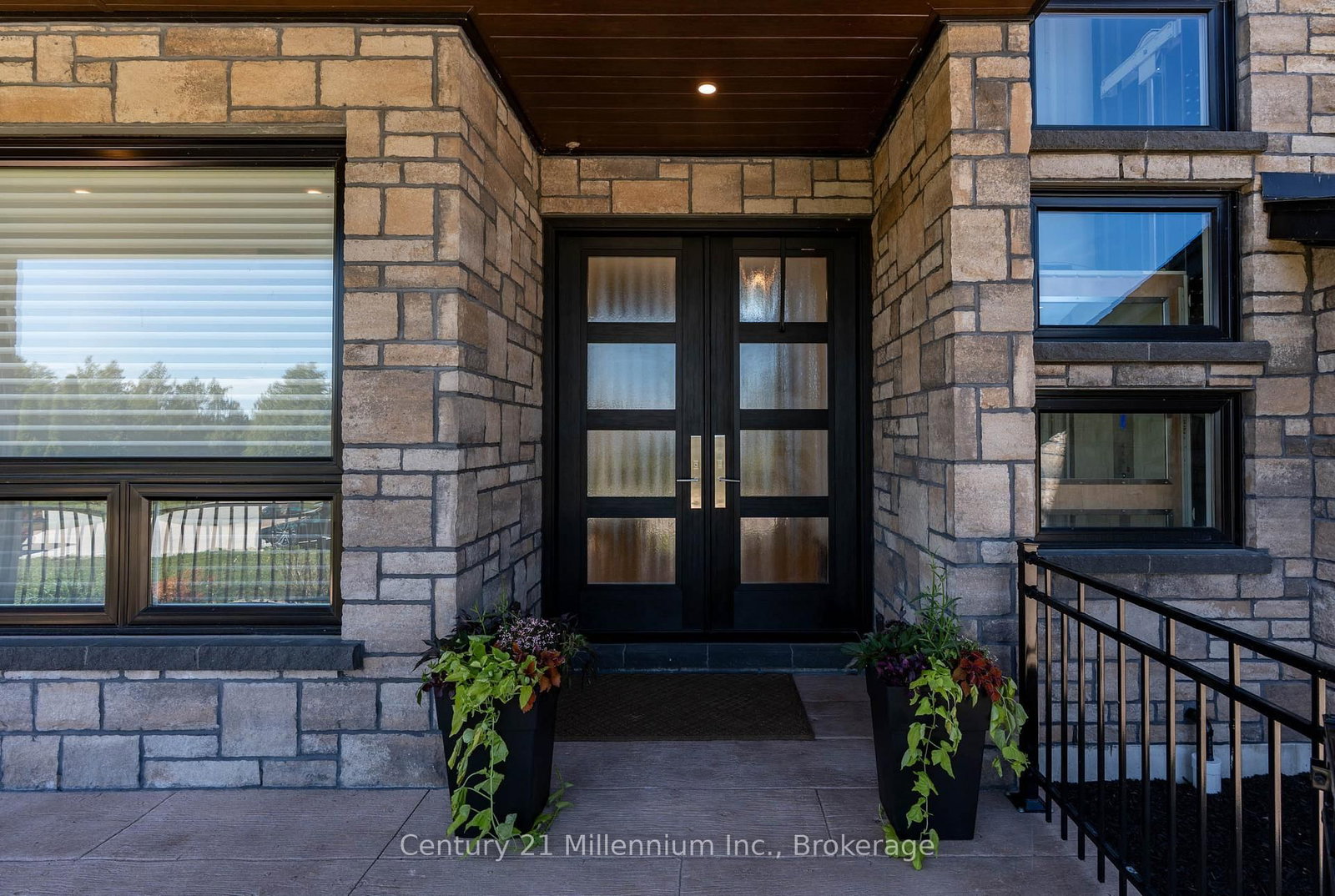 549 Punkinseed Lane • Georgian Bluffs, ON photo 3