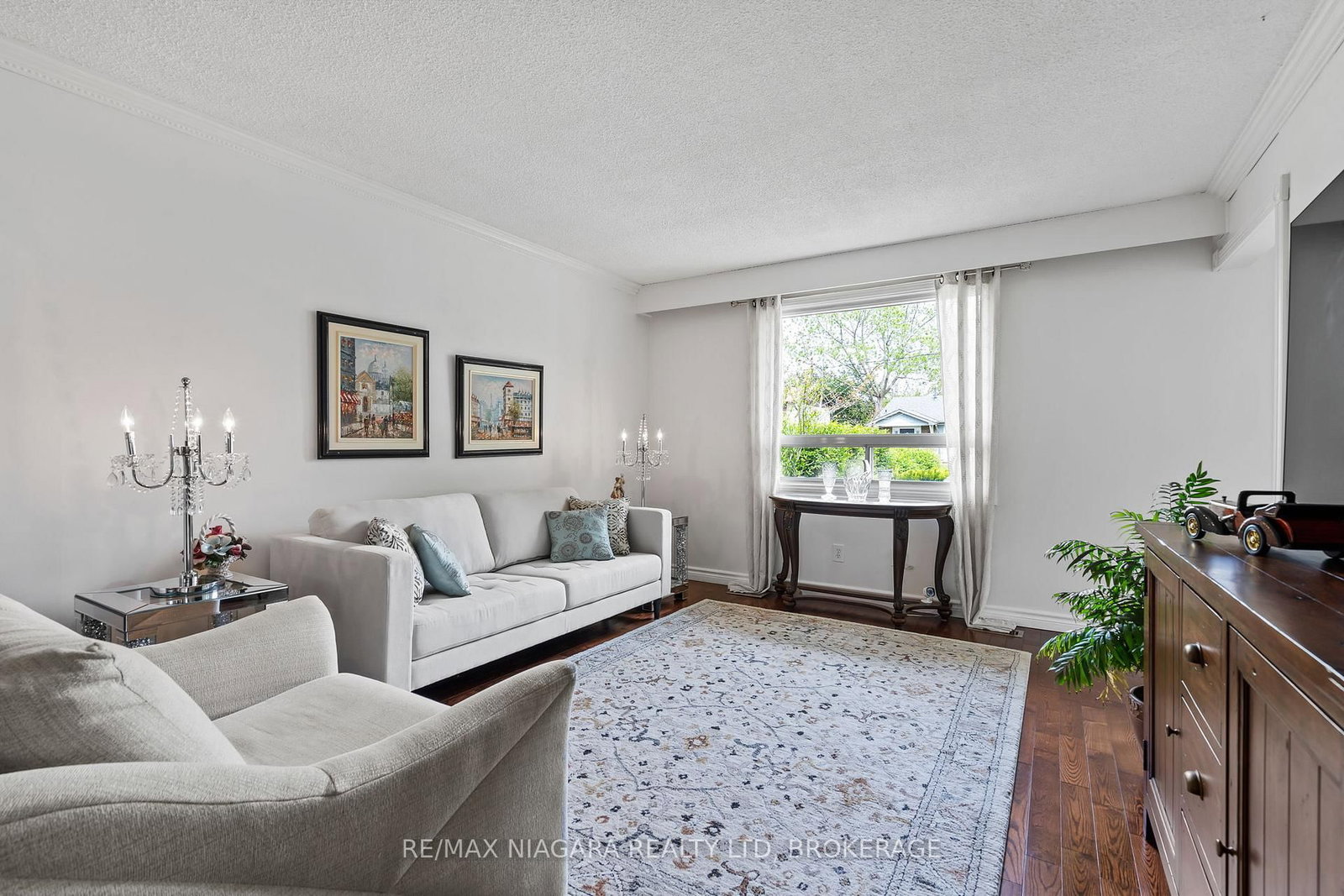 21 ALLAN Drive - Photo 3