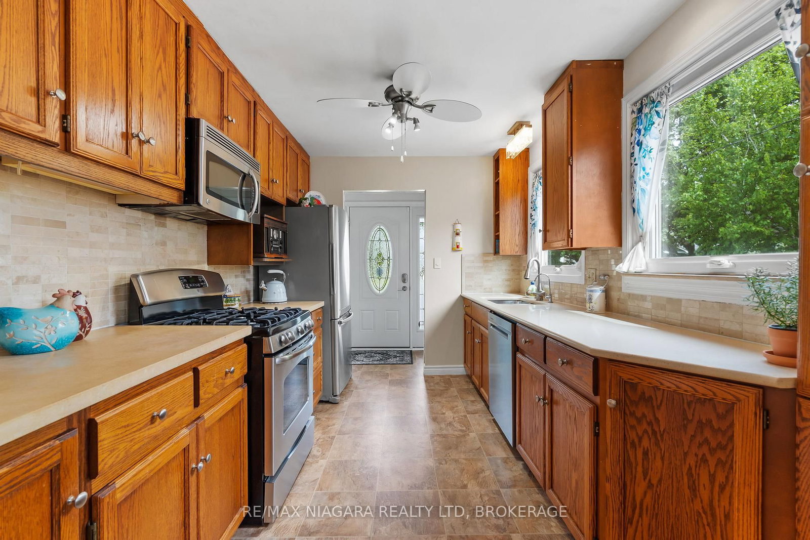 21 ALLAN Drive - Photo 5