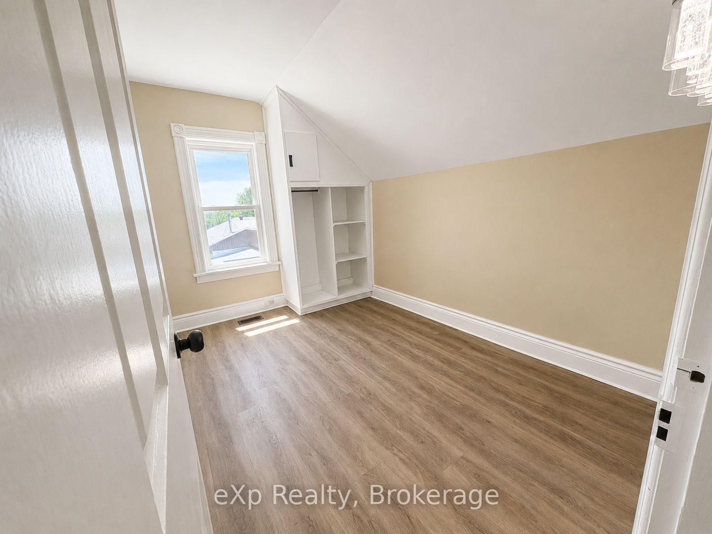 595 9th Street • Hanover, ON photo 9