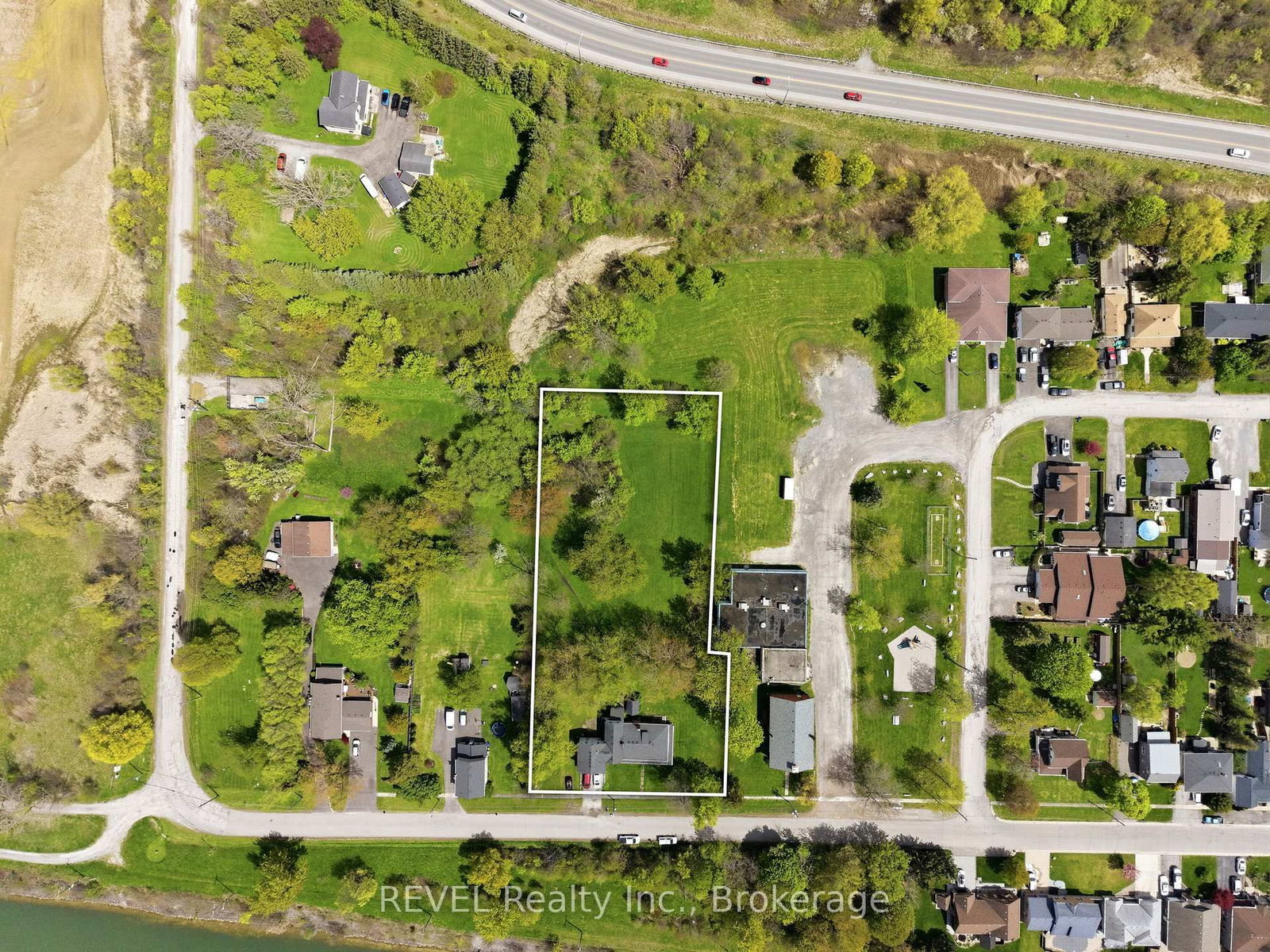 2376 Centre Street • Thorold, ON photo 25