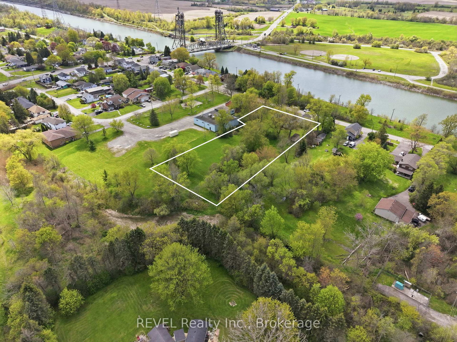 2376 Centre Street • Thorold, ON photo 36