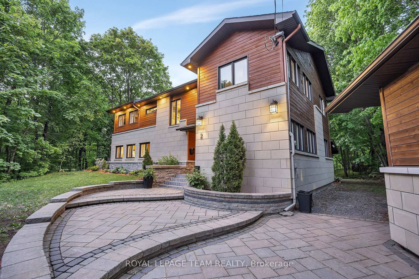 2 Fairhaven Way • Ottawa, ON photo 3