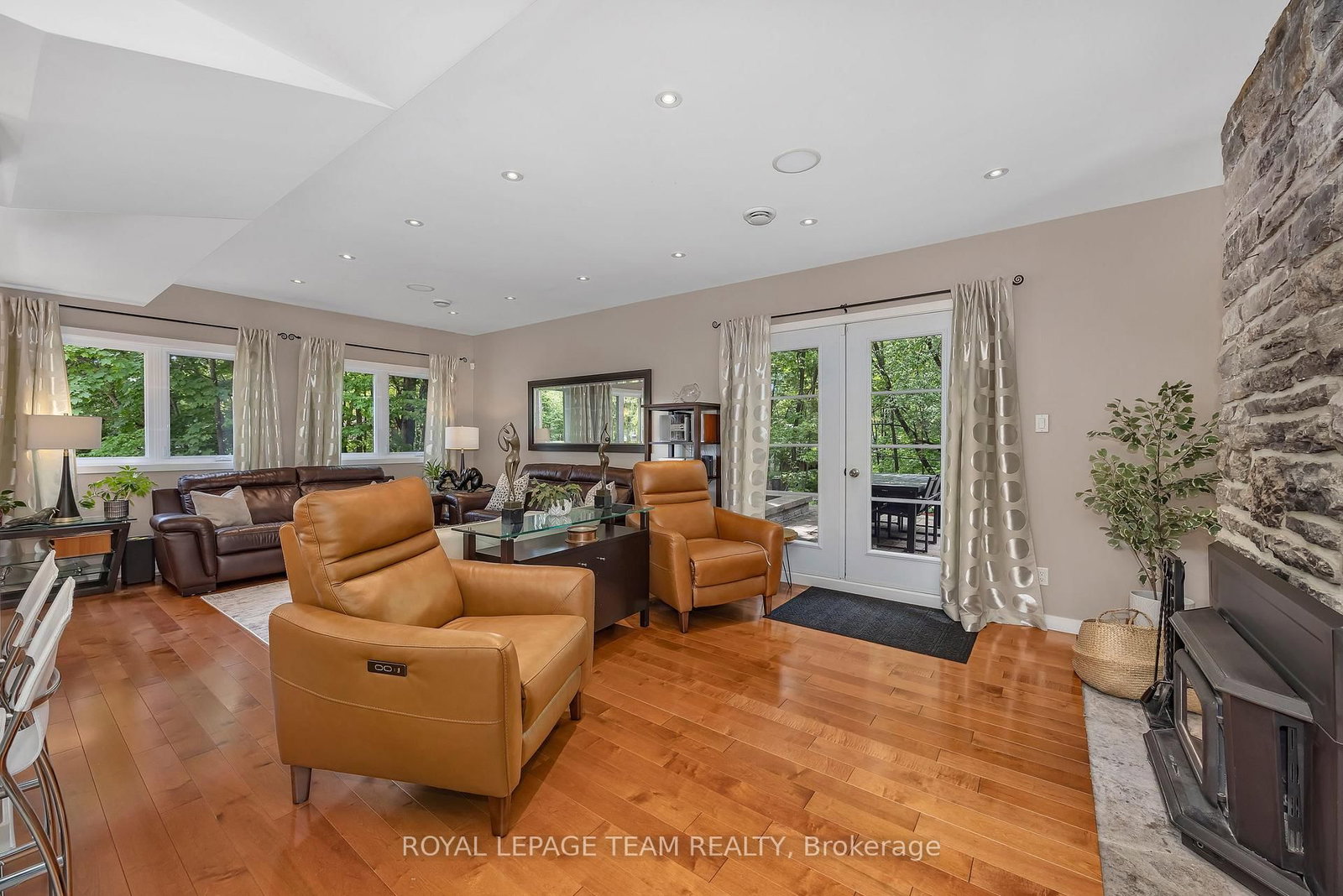2 Fairhaven Way • Ottawa, ON photo 8