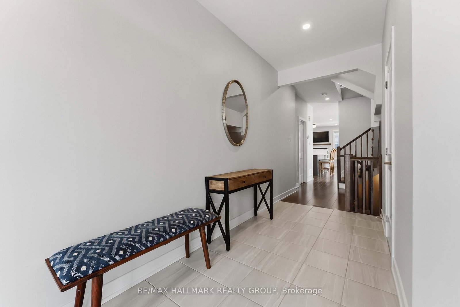 369 Broadridge Crescent - Photo 4