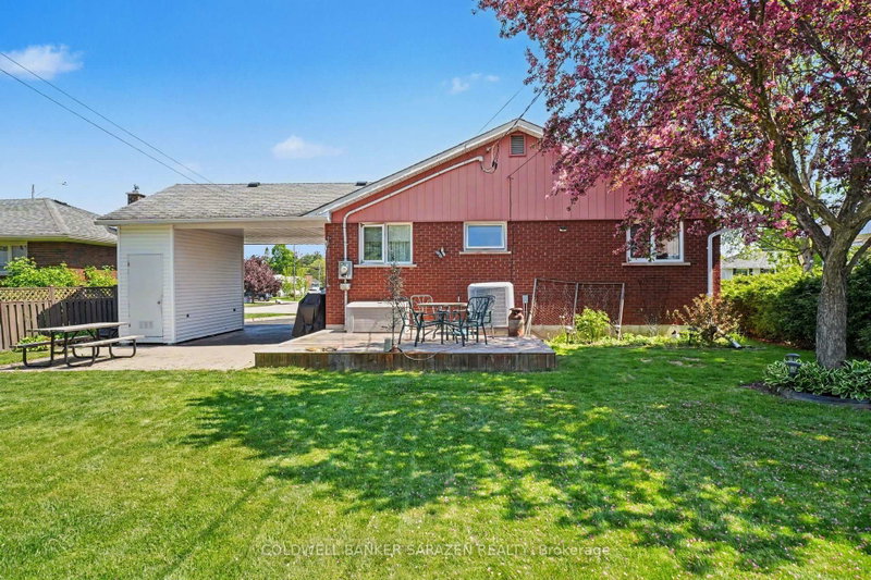 205 Airth Boulevard W