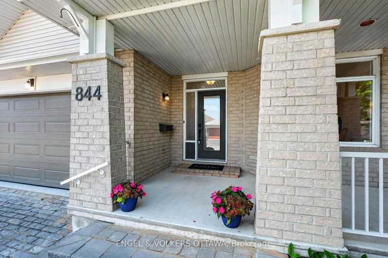 844 Swallowtail Crescent