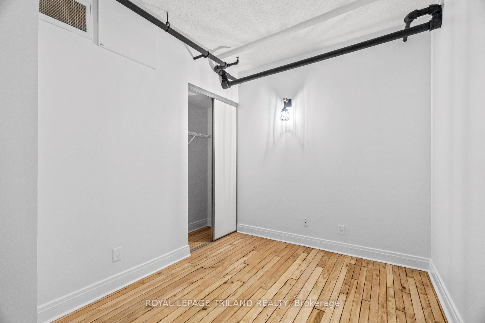 330 Clarence Street, Unit 204