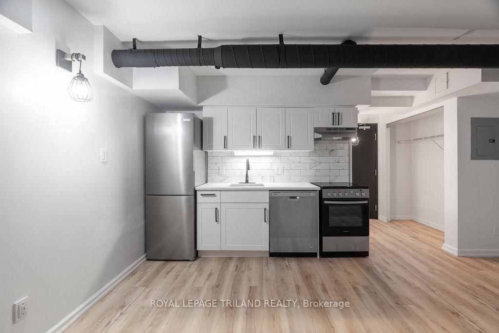330 Clarence Street, Unit B2