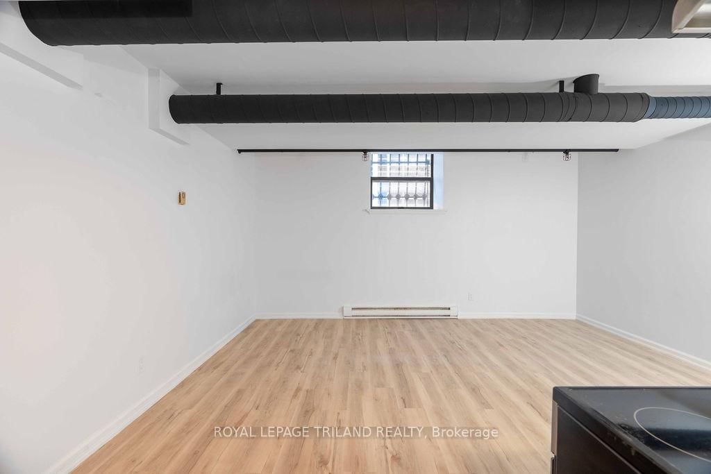 330 Clarence Street, Unit B2