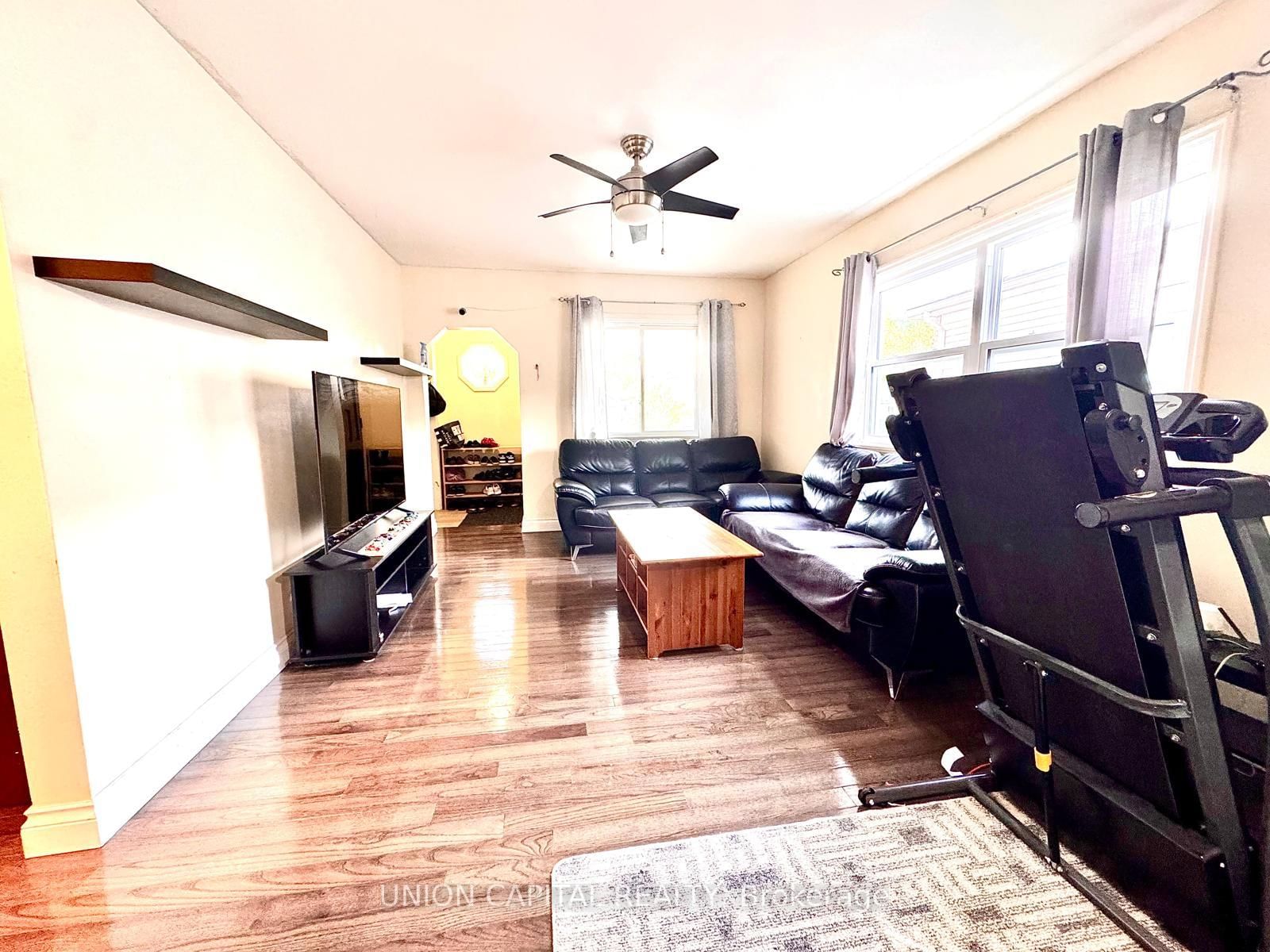 16 Cumming Street • St. Catharines, ON photo 4