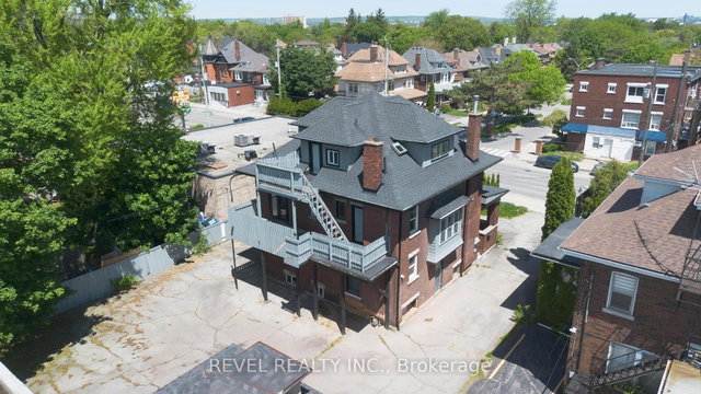 822 Main Street E